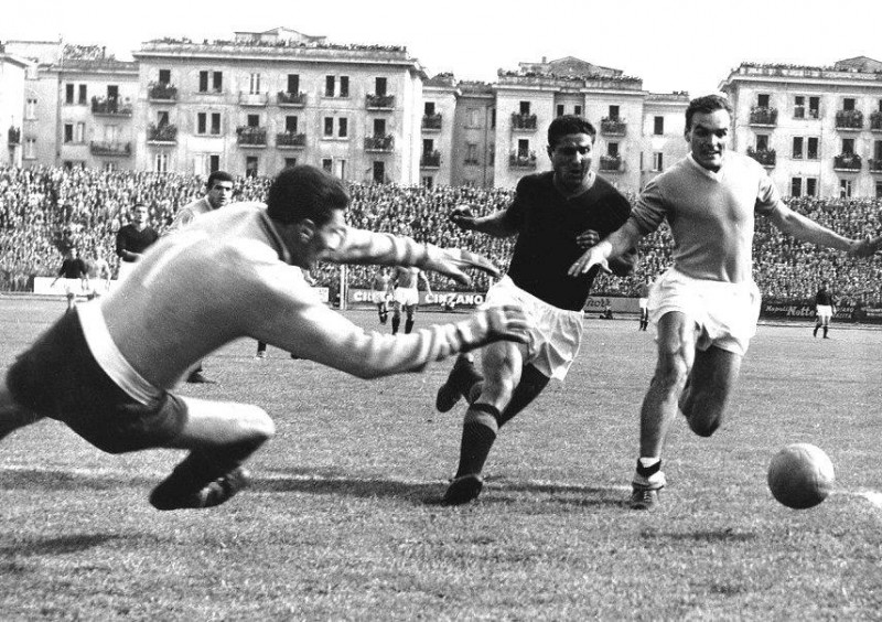 Napoli-Roma 1956-57 al Vomero – Panetti in uscita-Stucchi e Vinicio